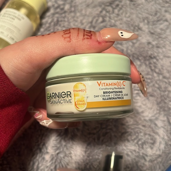 Skin Care Bundle - Picture 9 of 10